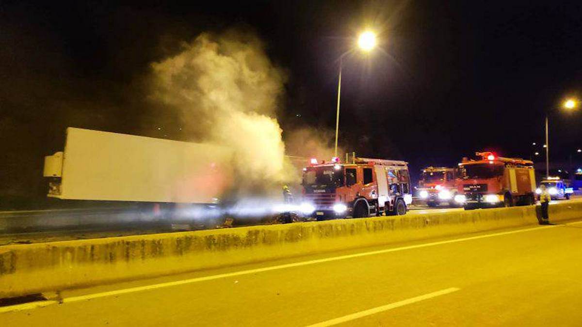 Πάτρα: Νταλίκα τυλίχτηκε στις φλόγες – Διεκόπη η κυκλοφορία