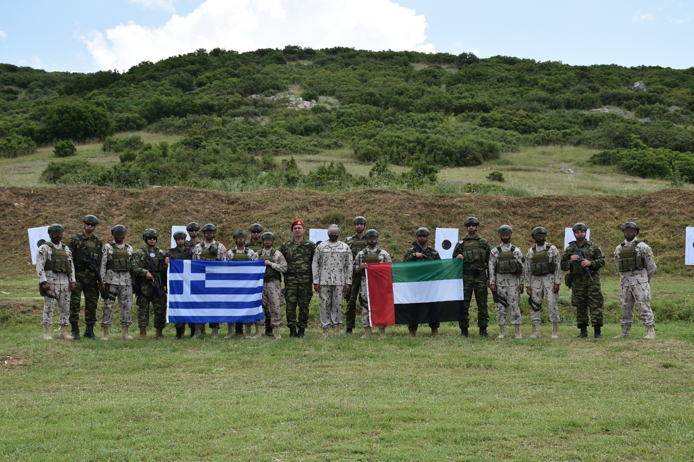 ισχυροί στρατιωτικοί δεσμοί Ελλάδας – ΗΑΕ