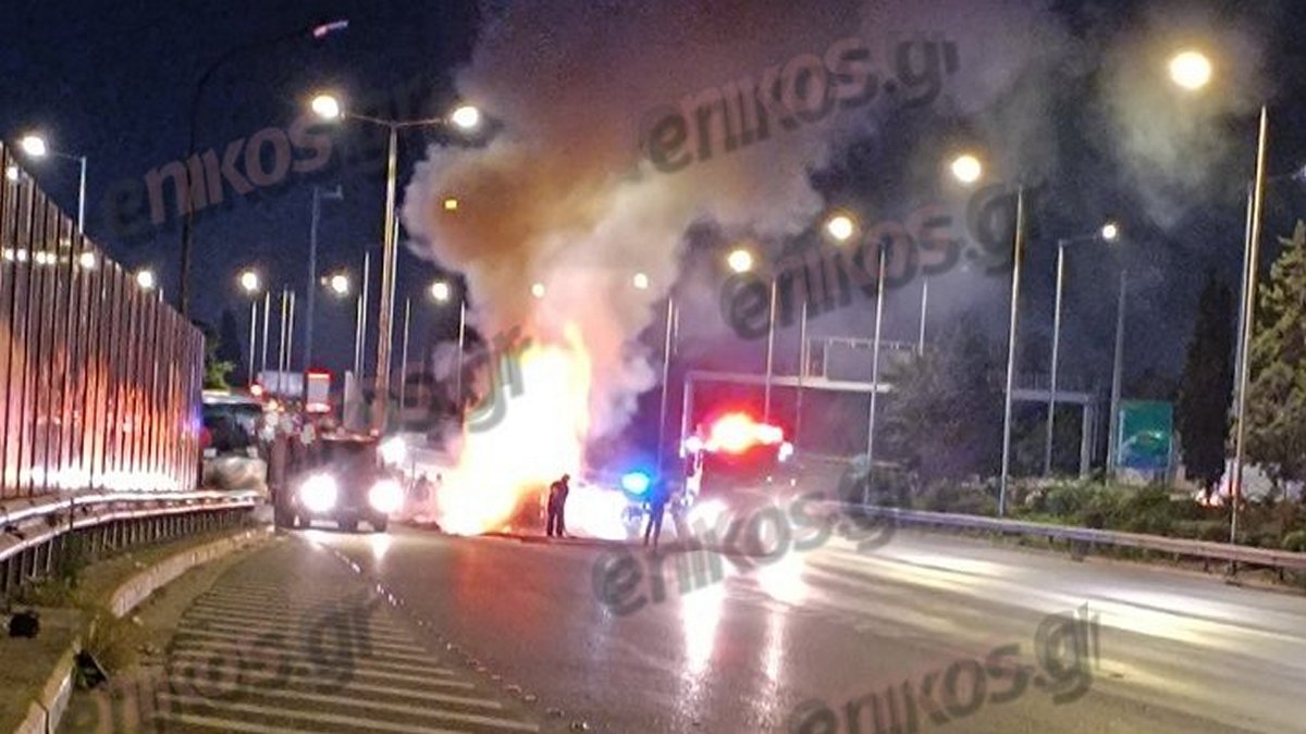 Λεωφόρος Κηφισού: Φωτιά σε φορτηγάκι στο ύψος της Νέας Φιλαδέλφειας – ΒΙΝΤΕΟ αναγνώστη