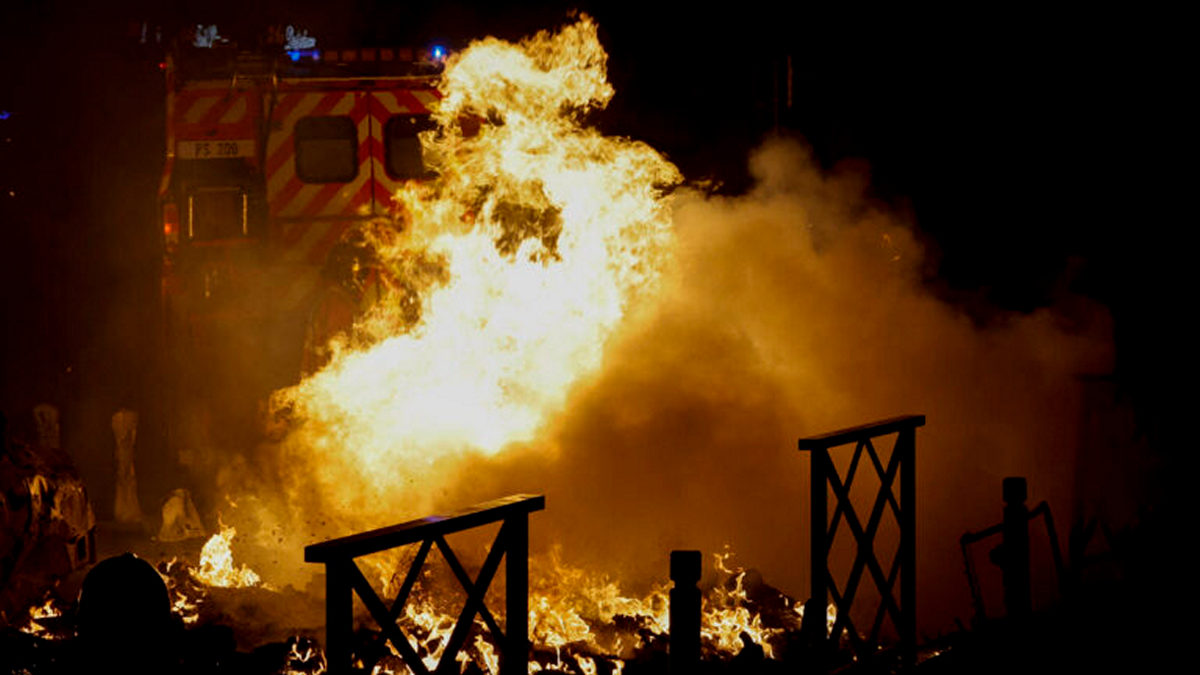 Γαλλία: Mαίνονται οι ταραχές για δεύτερη νύχτα μετά τον θάνατο 17χρονου από σφαίρα αστυνομικού