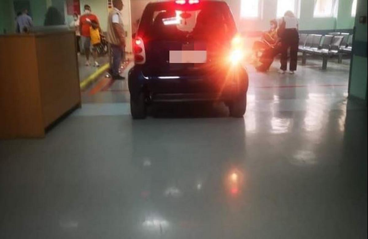 Μπήκε με το αυτοκίνητο στο ΚΑΤ