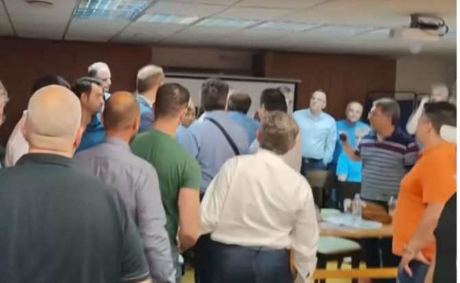 Χαμός στο Δημοτικό Συμβούλιο στην Κόρινθο