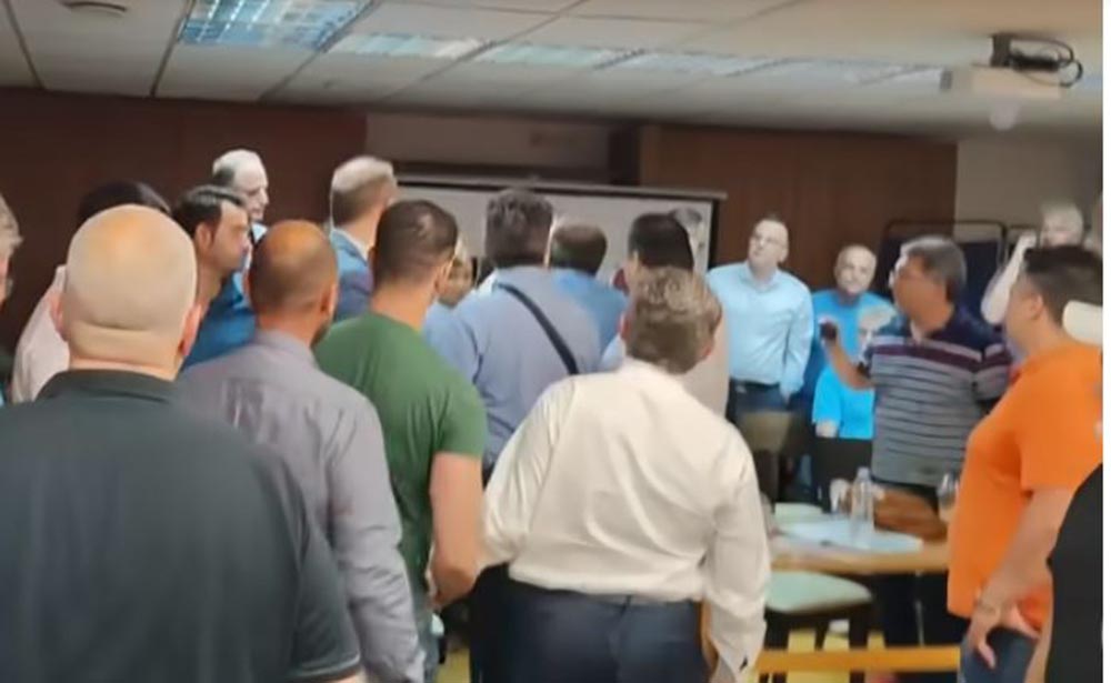 Χαμός στο Δημοτικό Συμβούλιο στην Κόρινθο