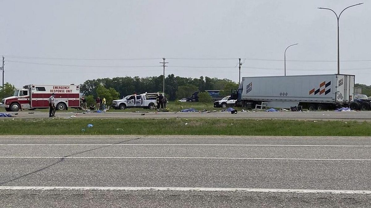 Καναδάς: Στους 15 έφτασαν οι νεκροί μετά τη σύγκρουση νταλίκας με βαν μεταφοράς ατόμων με ειδικές ανάγκες