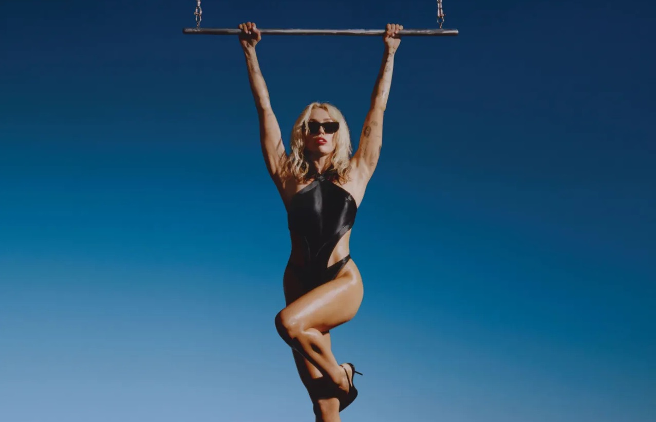 Miley Cyrus - Endless Summer Vacation