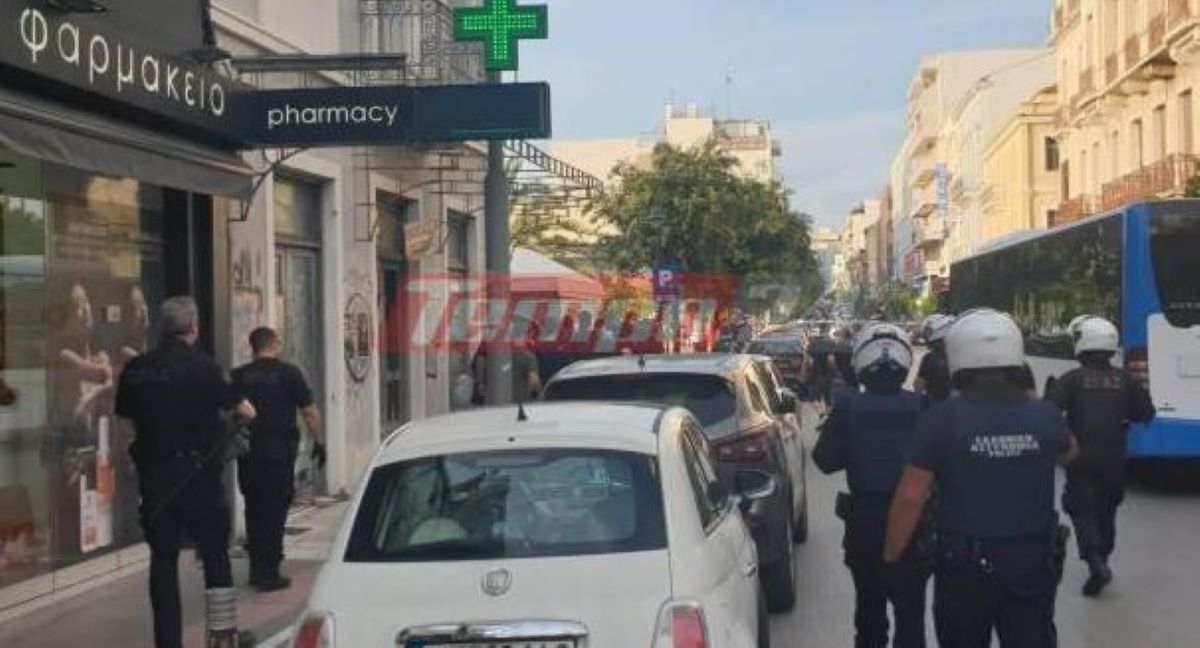 Πάτρα: Ομάδα αντιεξουσιαστών πραγματοποίησε συγκέντρωση έξω από εκλογικό κέντρο της ΝΔ