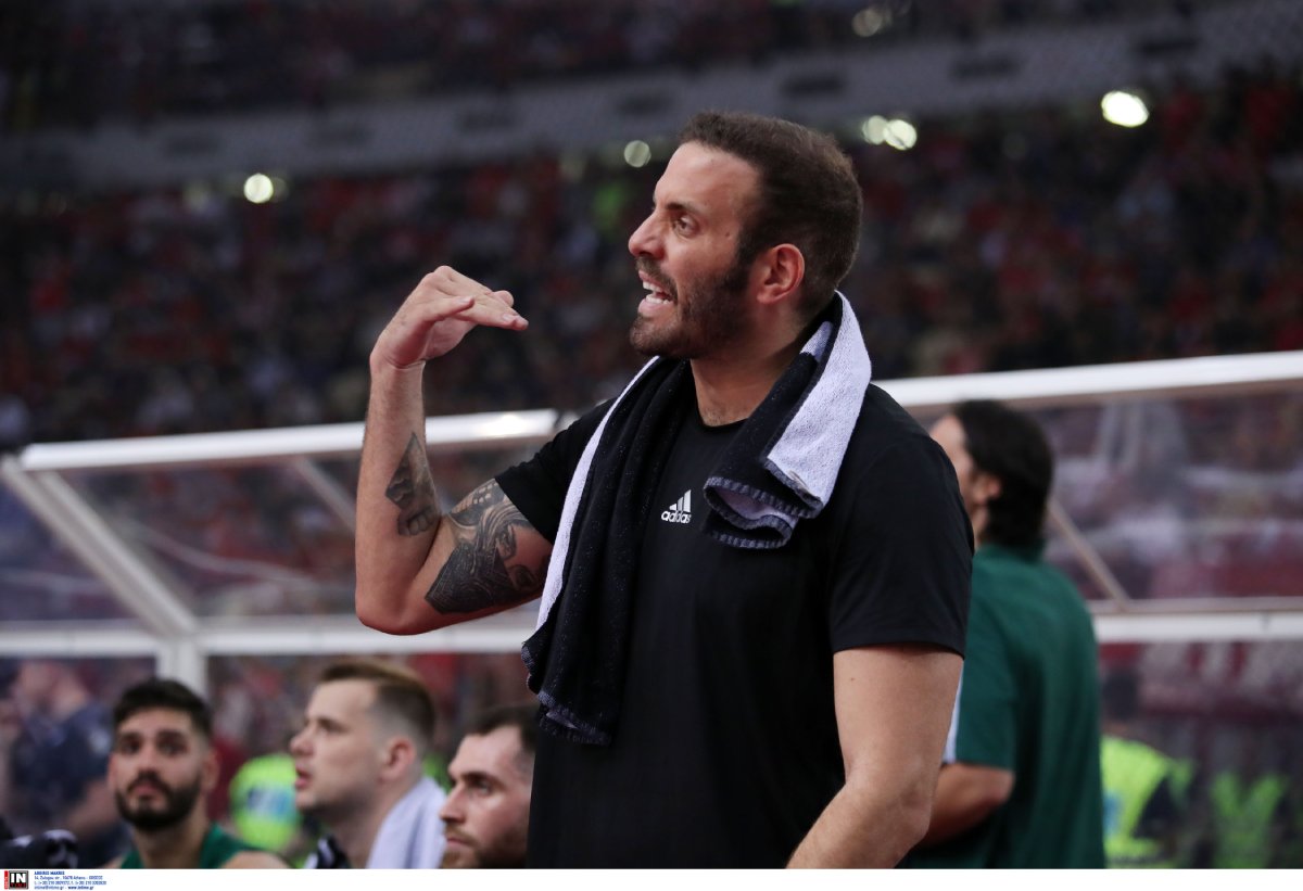 Ολυμπιακός: Καταγγέλλει τον Νίκο Παππά ότι κλώτσησε και έσπασε τα διαχωριστικά στα αποδυτήρια – Η απάντηση του παίκτη