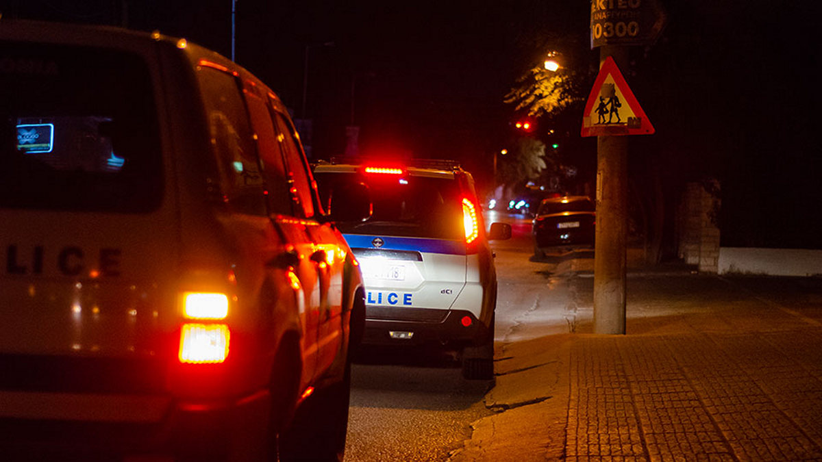 Νότια Προάστια: Κάμερα ασφαλείας κατέγραψε τη συμμορία με τους «πληρωμένους» ξυλοδαρμούς – Έσβησαν το υλικό