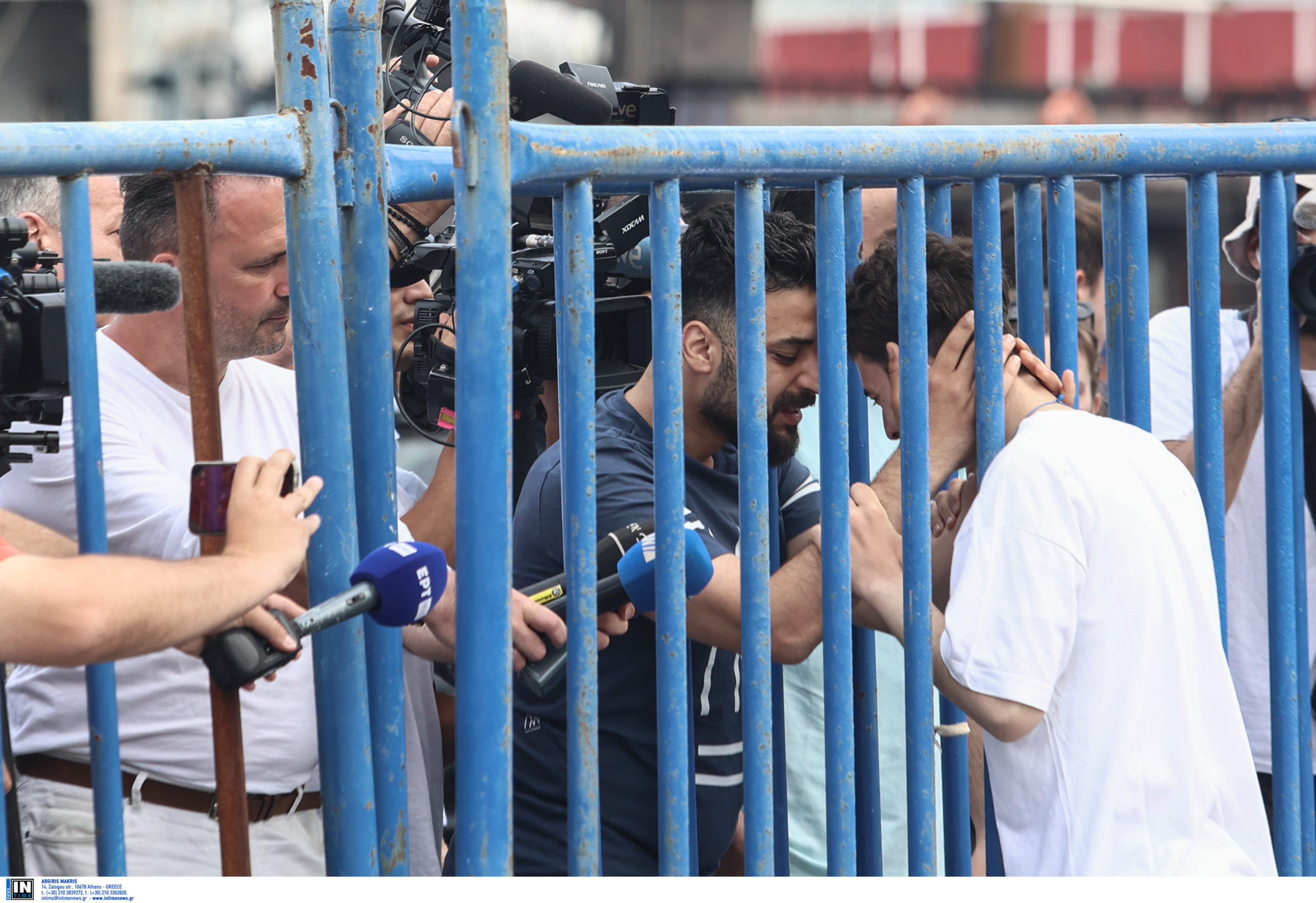 Ναυάγιο στην Πύλο: Η συγκινητική στιγμή συνάντησης δύο αδελφών – Δεν γνώριζε αν ήταν ζωντανός ή νεκρός