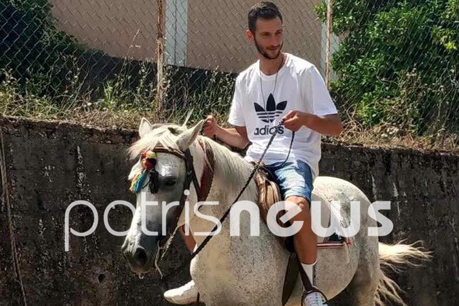 Εκλογές 2023: Πήγε στις κάλπες καβάλα στο άλογό του