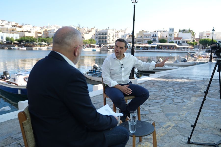 Τσίπρας: Υποκριτής ο Μητσοτάκης, παίζει επικίνδυνα παιχνίδια με τα εθνικά θέματα