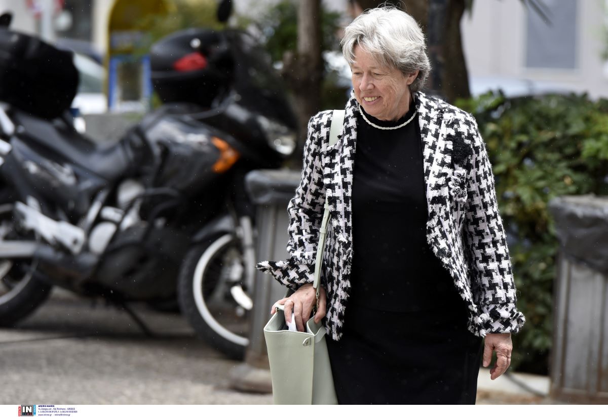 Αθηνά Λινού