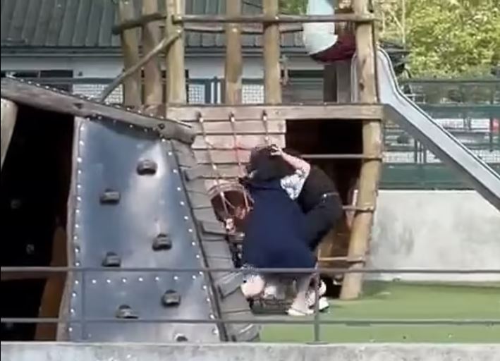 Γαλλία: Σύρος παντρεμένος με Σουηδή και πατέρας ενός 3χρονου είναι ο 32χρονος που μαχαίρωσε παιδιά στο πάρκο