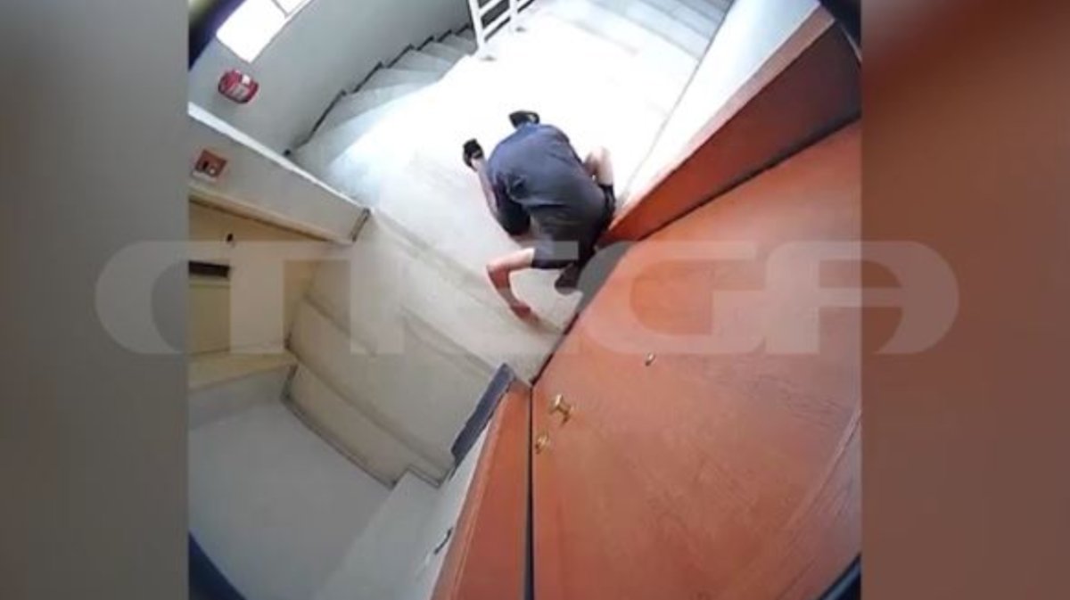 Νέος Κόσμος: ΒΙΝΤΕΟ ντοκουμέντο από την απόπειρα διάρρηξης σε σπίτι αστυνομικού – Πιάστηκε στα «πράσα» ο δράστης