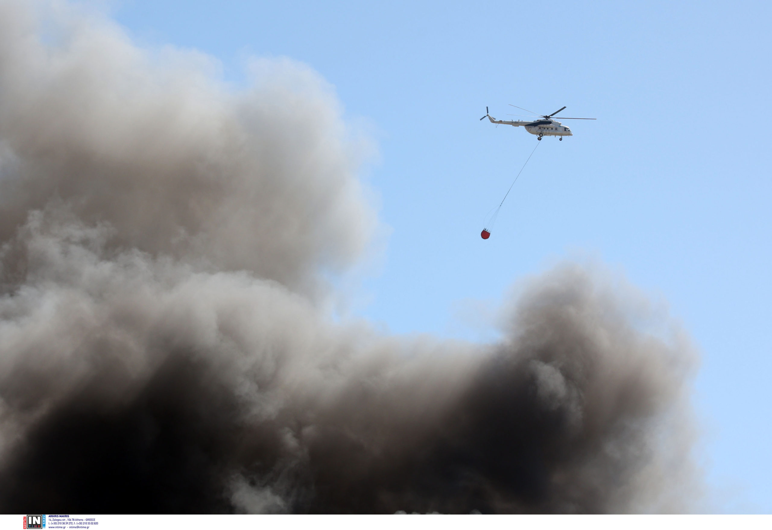 Φωτιά ΤΩΡΑ στα Μέθανα – Προκλήθηκε από κεραυνό