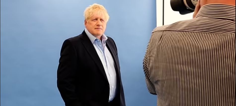 Ο Μπόρις Τζόνσον επιστρέφει στην δημοσιογραφία – Σε ποια εφημερίδα θα αρθρογραφεί