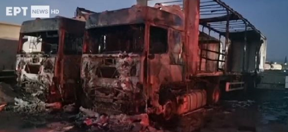 Ασπρόπυργος: Ένοπλοι με καλάσνικοφ έκαψαν φορτηγά σε βενζινάδικο - Ακινητοποίησαν τον φύλακα