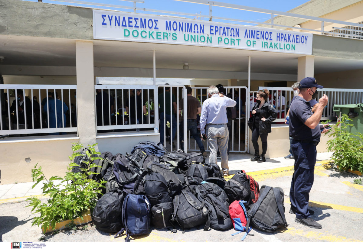 Κρήτη: Σώοι στο λιμάνι του Ηρακλείου οι 80 μετανάστες – Πού θα φιλοξενηθούν – ΦΩΤΟ και ΒΙΝΤΕΟ