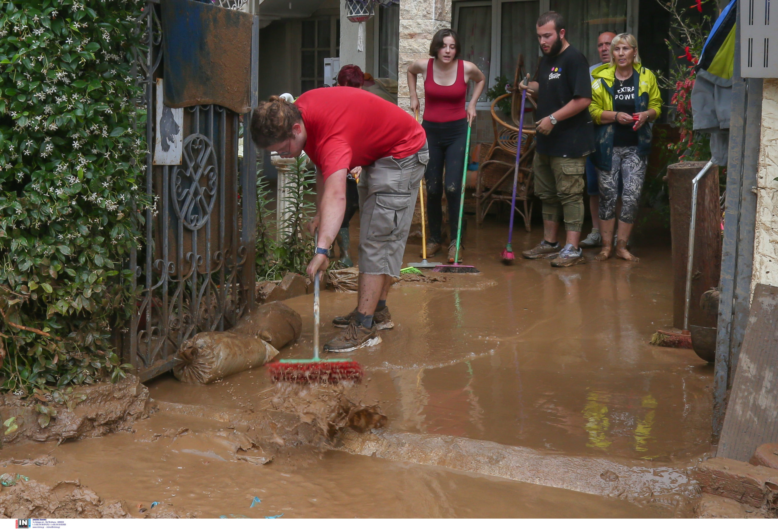 Θεσσαλονίκη: Η κακοκαιρία «σάρωσε» την Θέρμη – Μετρούν τις πληγές τους οι κάτοικοι – ΦΩΤΟ & ΒΙΝΤΕΟ