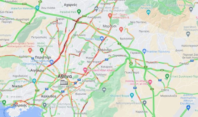 Αυξημένη η κίνηση στους δρόμους