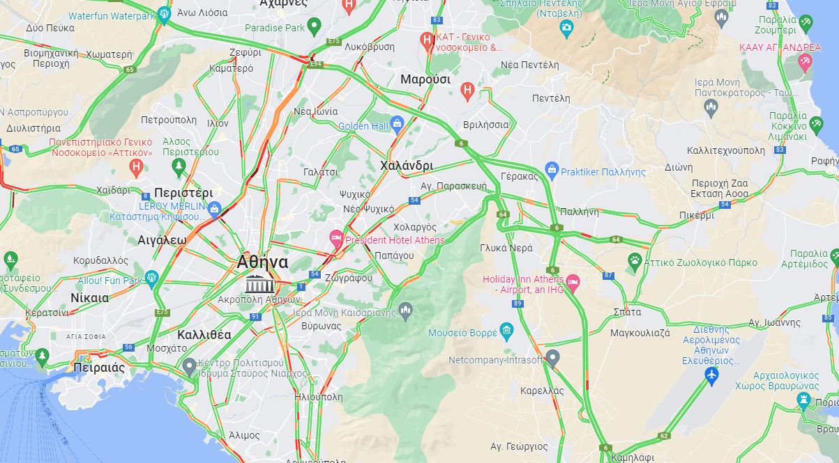 Ξεκίνησε η έξοδος των ετεροδημοτών: Στο… κόκκινο η κίνηση στις Εθνικές Οδούς – Δείτε LIVE πού υπάρχουν προβλήματα