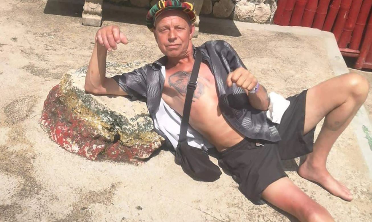 Πέθανε προσπαθώντας να πιει και τα 21 κοκτέιλ ενός μπαρ – Η οικογένεια κάνει έρανο για την κηδεία του