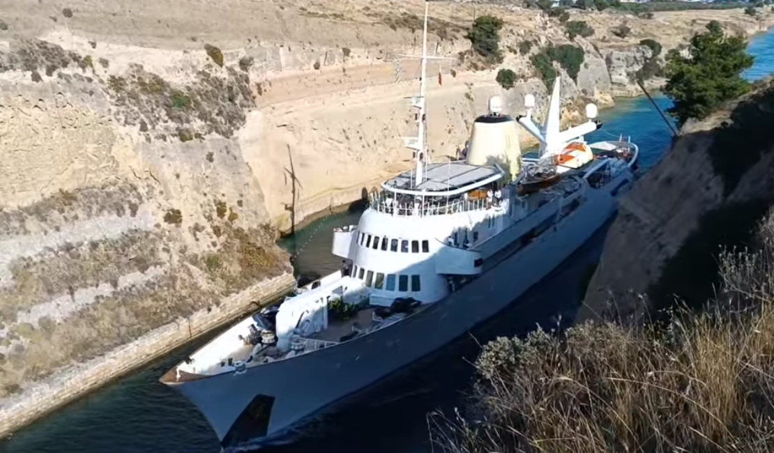 «Christina O»: Στη διώρυγα της Κορίνθου η επιβλητική θαλαμηγός του Ωνάση – ΒΙΝΤΕΟ