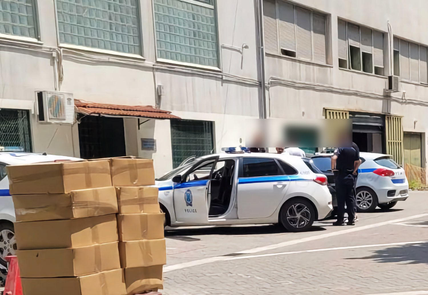 Πανικός στη Λάρισα: Άνδρας κυκλοφορούσε με μαχαίρι στο κέντρο της πόλης – ΦΩΤΟ