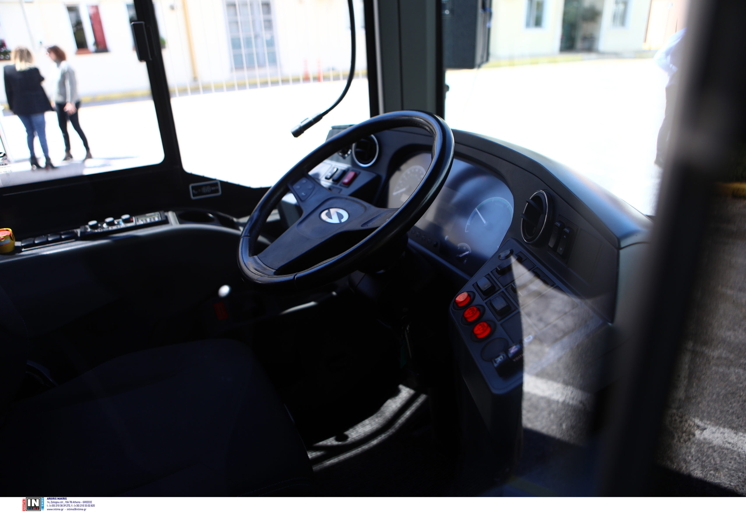 Θεσσαλονίκη: Συνελήφθη ο 17χρονος που επιτέθηκε σε οδηγό λεωφορείου – Φρουρούμενος στο νοσοκομείο ο 42χρονος