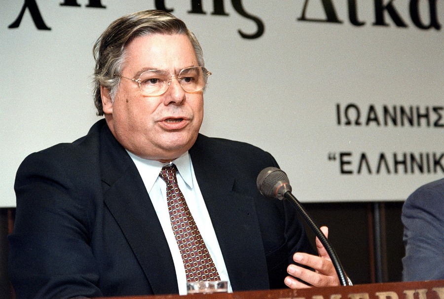 Ο Δήμος Αθηναίων τίμησε τον Μιλτιάδη Έβερτ – Δόθηκε το όνομά του στο Αμφιθέατρο της Τεχνόπολης