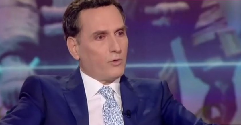 Μιχάλης Δημητρακόπουλος: «Λύγισε» μπροστά στην κάμερα με την φωτογραφία της μητέρας του – ΒΙΝΤΕΟ