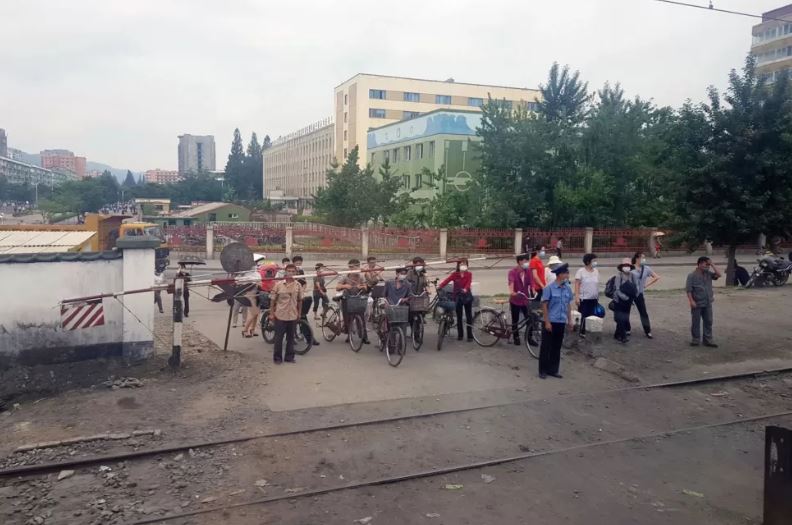 Βόρεια Κορέα: Ανατριχιαστικές μαρτυρίες για εκτελέσεις και αυτοκτονίες – «Φοβούνται ότι θα πεθάνουν από την πείνα»