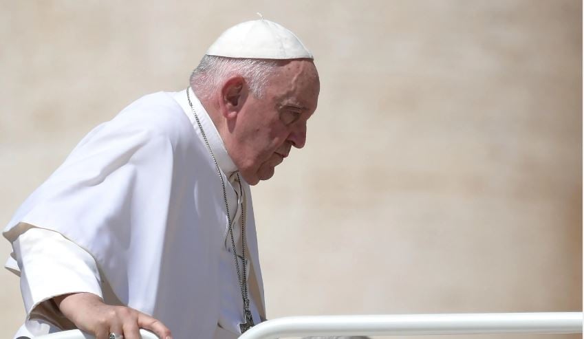 Πάπας Φραγκίσκος: Ξύπνησε από την νάρκωση και άρχισε τα αστεία