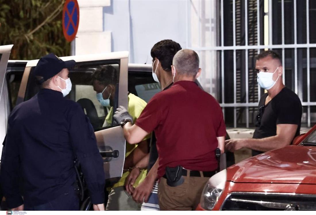 Ναυάγιο στην Πύλο: Πήραν προθεσμία για να απολογηθούν αύριο οι εννέα φερόμενοι ως διακινητές – Αρνούνται τις κατηγορίες