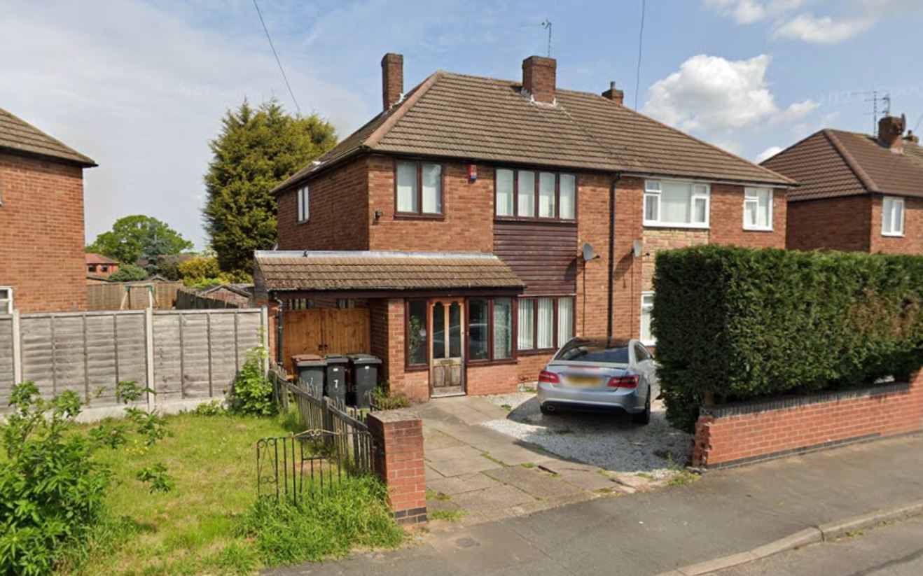 Βρετανία: Φονική επίθεση από σκύλο – Νεκρή 70χρονη που έκανε ηλιοθεραπεία στον κήπο