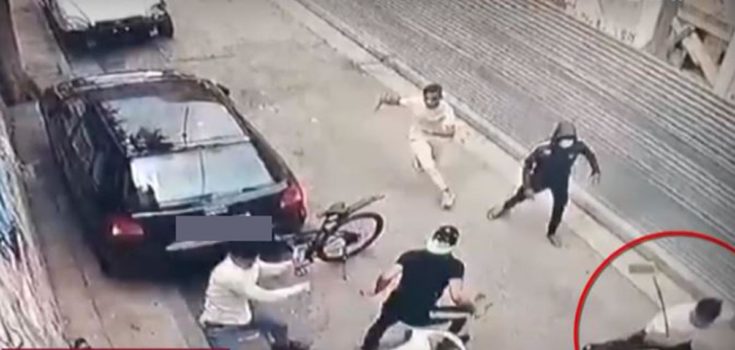 Βγήκαν μέχρι και σπαθιά στο κέντρο της Αθήνας