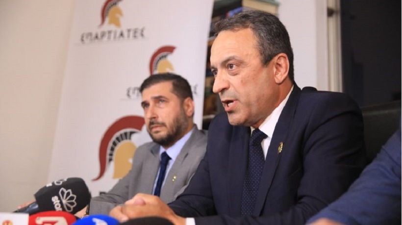 «Σπαρτιάτες»: Οι προκλητικές αναρτήσεις του Βασίλη Στίγκα – Επιτίθεται κατά πάντων