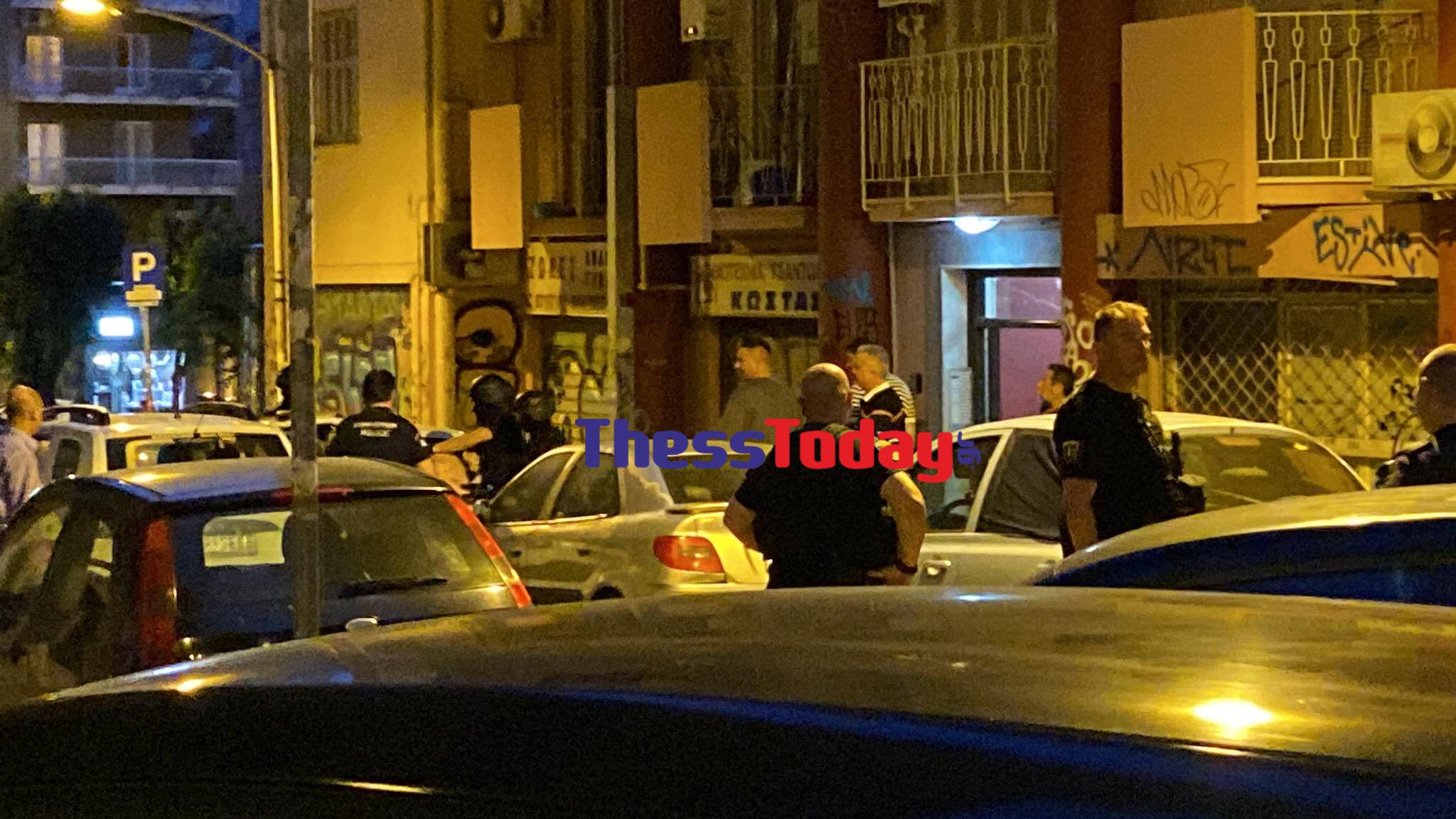 Θεσσαλονίκη: Στα χέρια της ΕΛΑΣ ο άνδρας που ταμπουρώθηκε στο διαμέρισμά του – Είχε απειλήσει με μαχαίρι 17χρονο