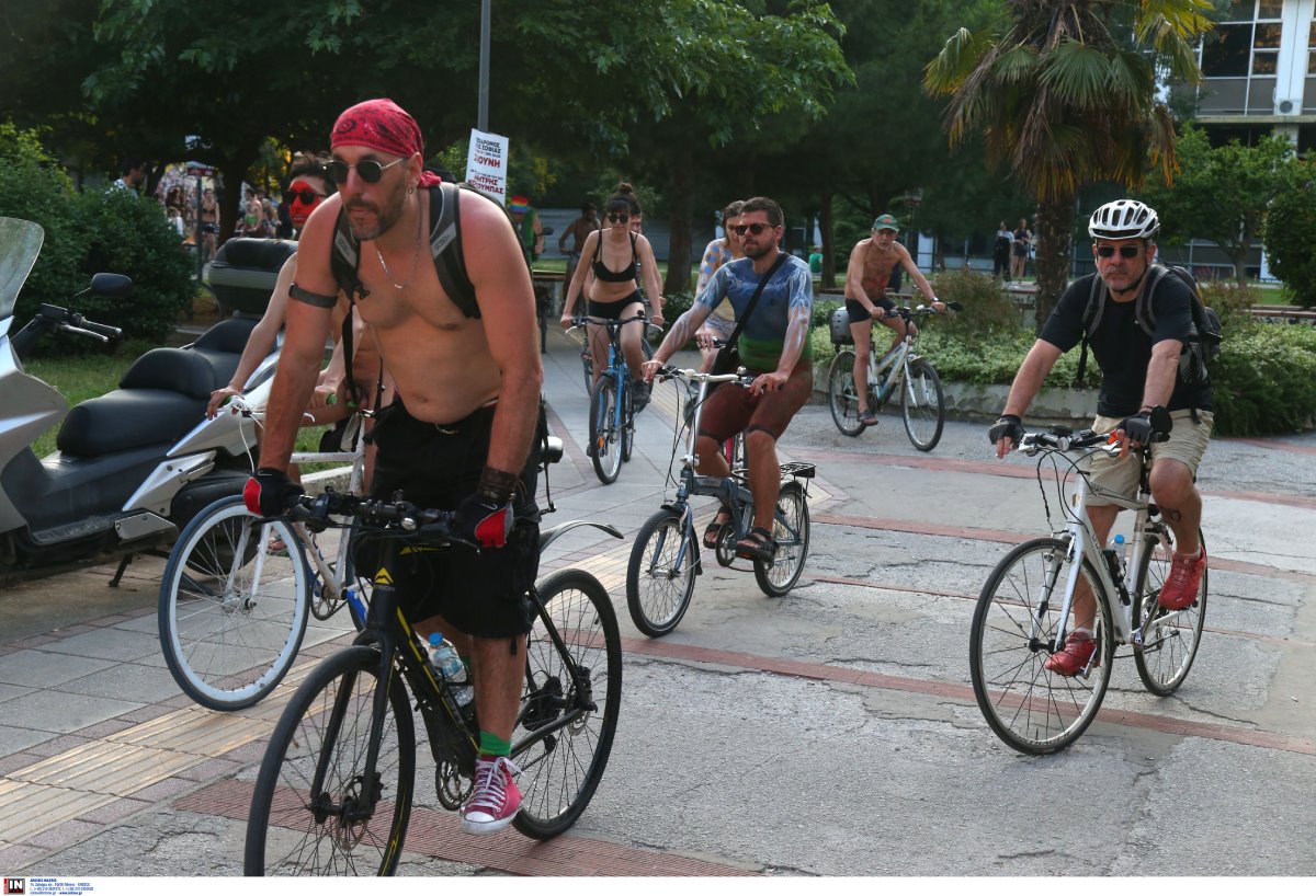 Θεσσαλονίκη: Ξεκίνησε η 16η γυμνή ποδηλατοδρομία σε κεντρικούς δρόμους της πόλης – ΦΩΤΟ