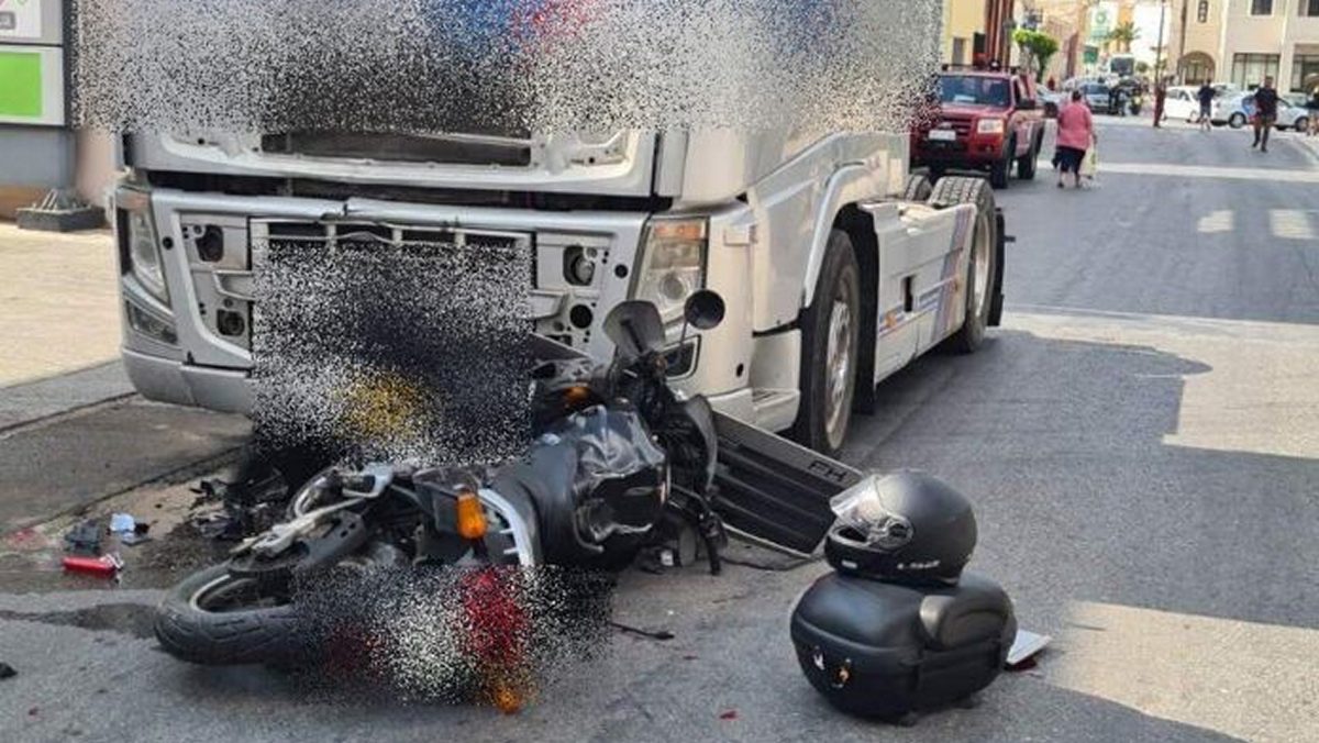 Τραγωδία στη Σύρο: 52χρονος έχασε τη ζωή του έπειτα από σύγκρουση της μηχανής του με νταλίκα