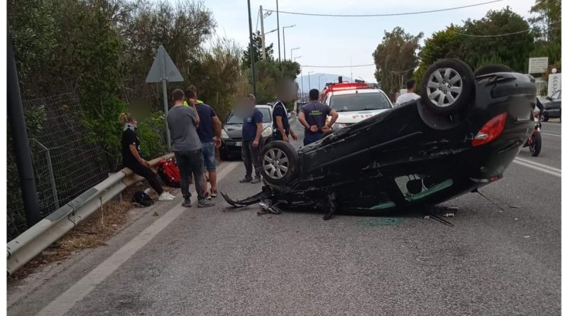 Σαρωνίδα: Τούμπαρε αυτοκίνητο στην παραλιακή Αθηνών – Σουνίου