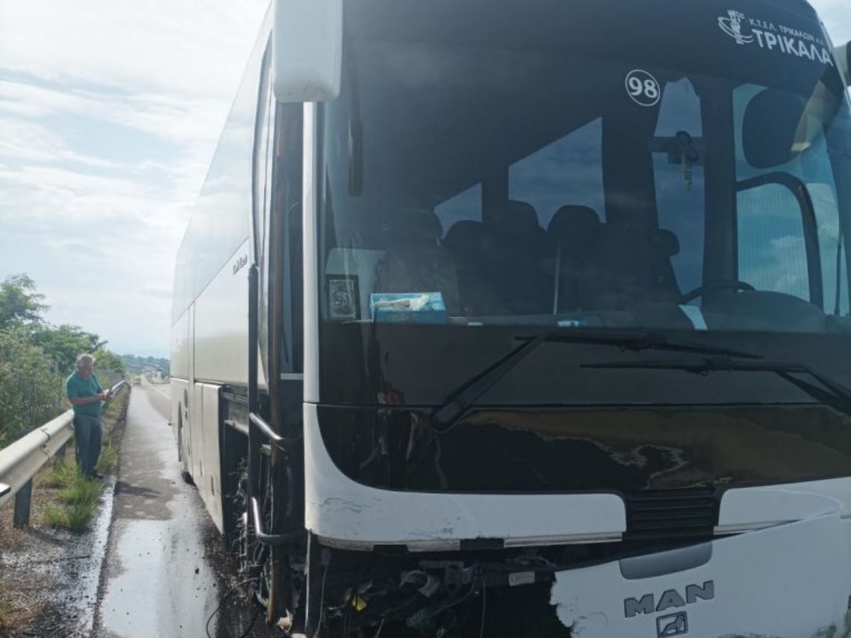 Λαμία: Τροχαίο ατύχημα με λεωφορείο του ΚΤΕΛ Τρικάλων – Σώοι οι επιβάτες