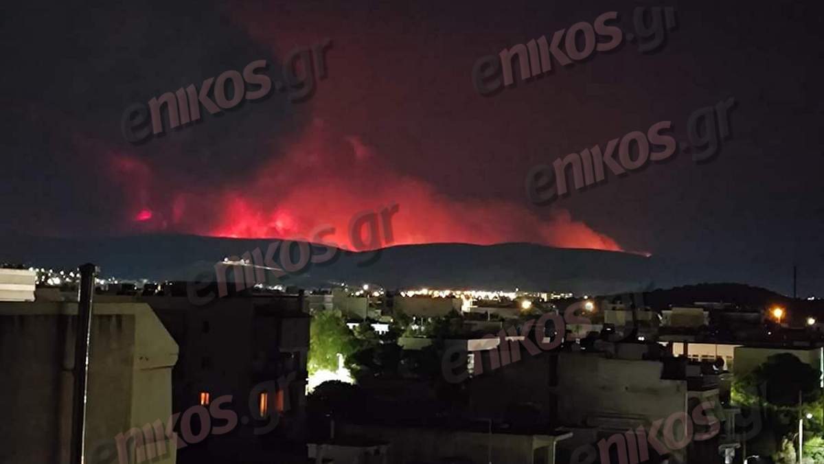 Ανεξέλεγκτη η φωτιά στα Δερβενοχώρια – Μήνυμα από το 112