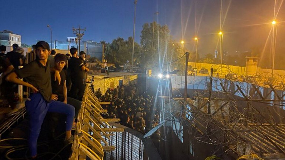 Το Ιράκ καταδίκασε την πυρπόληση της σουηδικής πρεσβείας στη Βαγδάτη