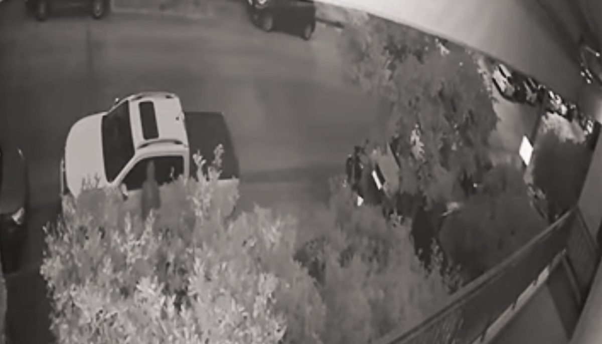 Λάρισα: ΒΙΝΤΕΟ ντοκουμέντο από την κλοπή του αυτοκινήτου της αιματηρής καταδίωξης – Το διέρρηξαν μέσα σε 4 λεπτά