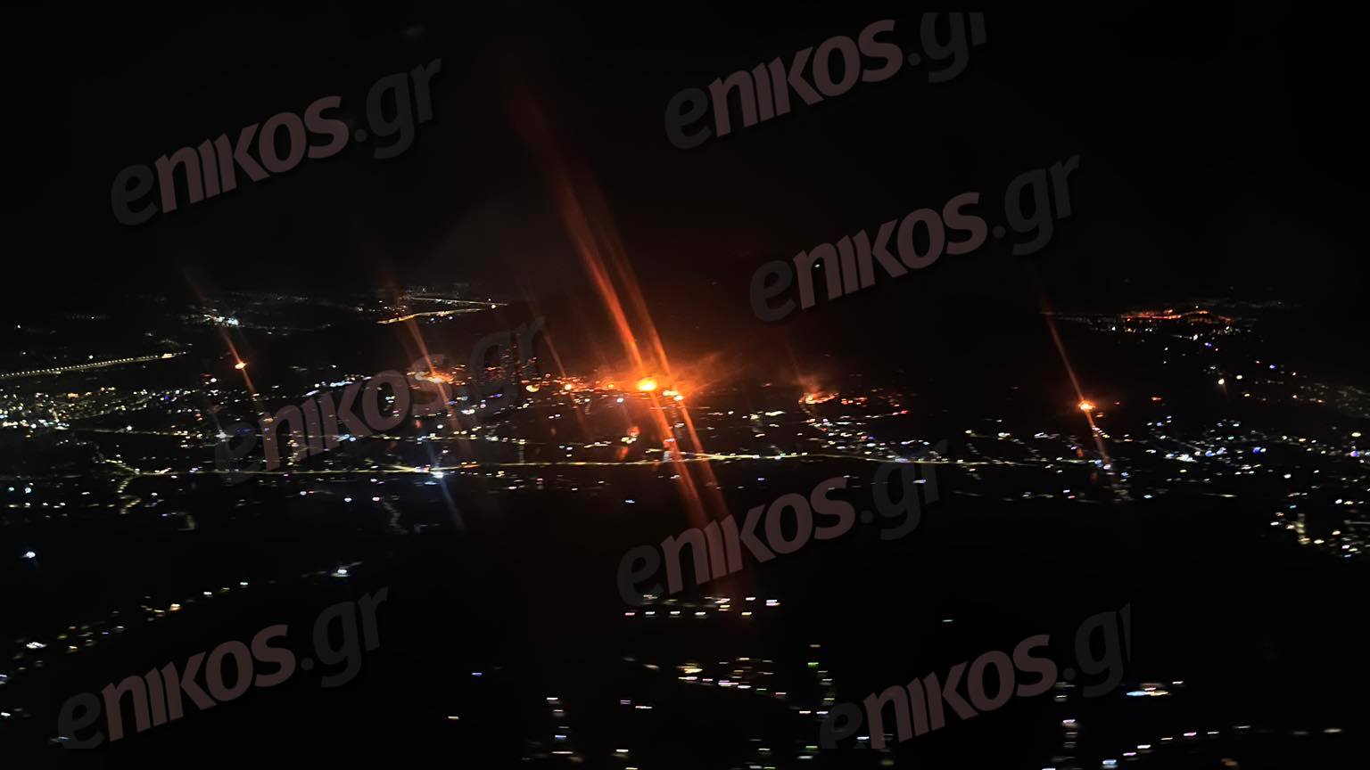 Σαρωνίδα: Έτσι φαίνεται η φωτιά από ψηλά – ΦΩΤΟ αναγνώστη