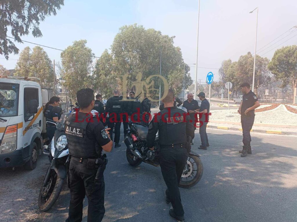Φωτιά στη Ρόδο: Αστυνομικός τραυματίστηκε κατά τη διάρκεια επιχείρησης εκκένωσης – Στο νοσοκομείο και πυροσβέστης