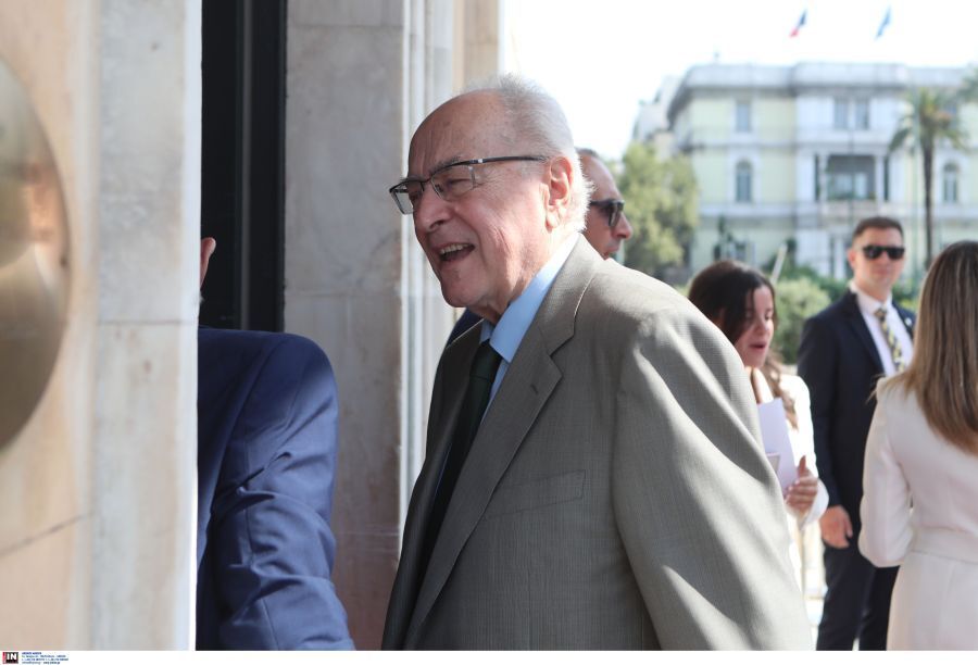 Νίκος Κωνσταντόπουλος: Στη Βουλή για την ορκωμοσία της κόρης του, Ζωής