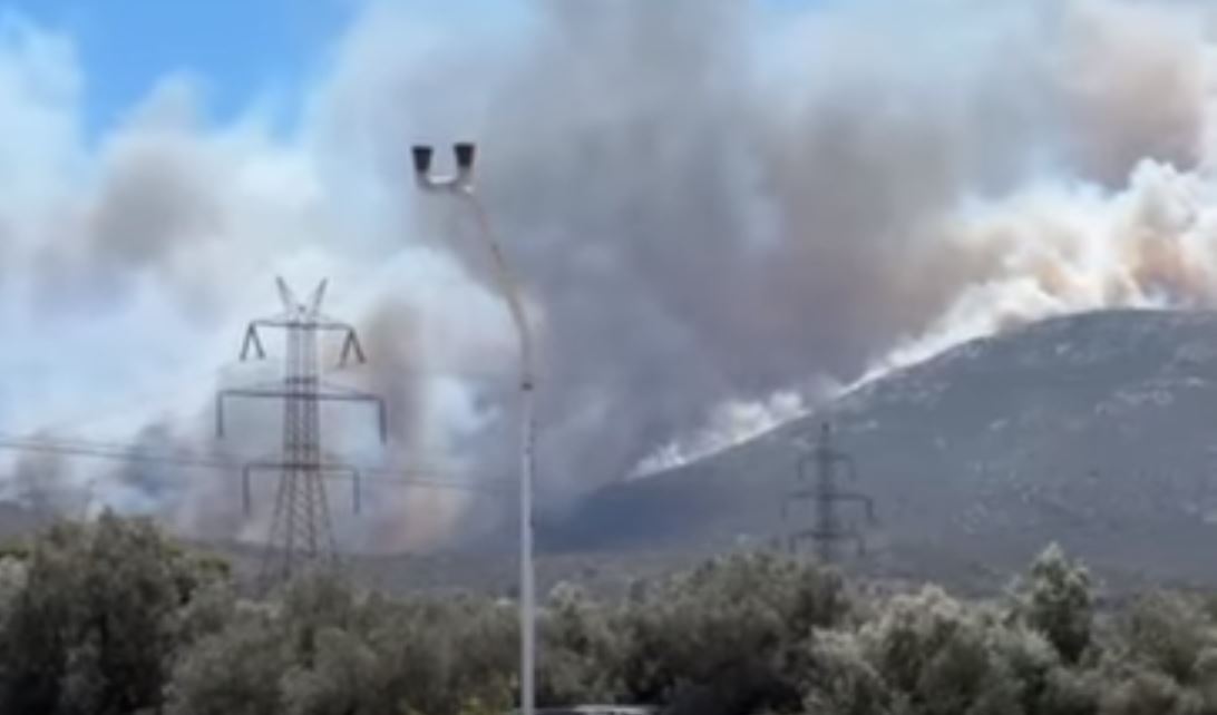 Φωτιά στον Νέο Κουβαρά: Εκκενώθηκε η Μονή Αγίας Σκέπης