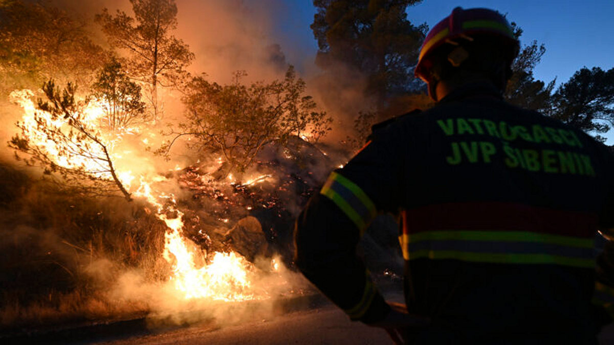 Κροατία: Σε εξέλιξη η πυρκαγιά κοντά στο Ντουμπρόβνικ